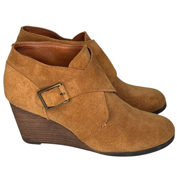 LUCKY BRAND Boots Womens Sz 8.5B Sumarah Suede Wedge Buckle Tan Camel Ankle Boho - Picture 1 of 8